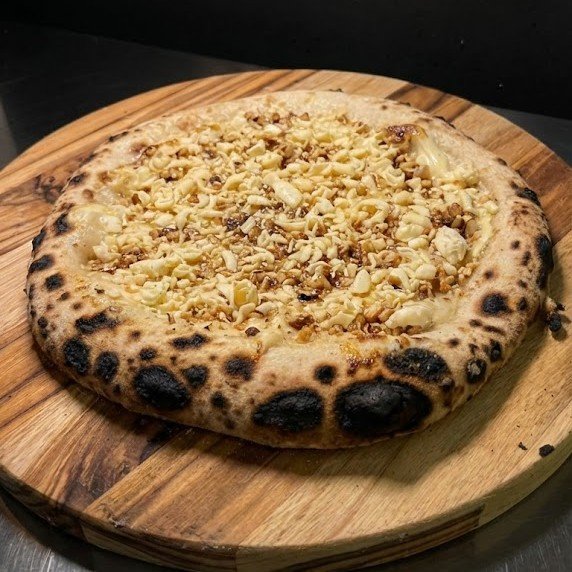 Pizza Chocolate Branco com Nozes